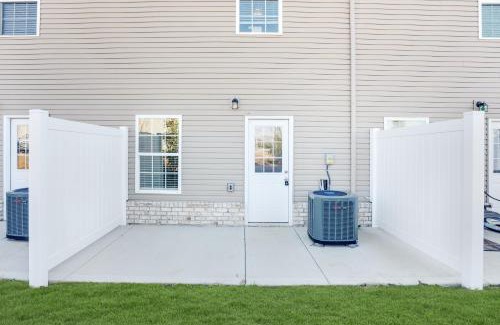 Clarksville Apartment | Make Lemonade in luxury w king bed and free parking plus 40 minutes to Nashville