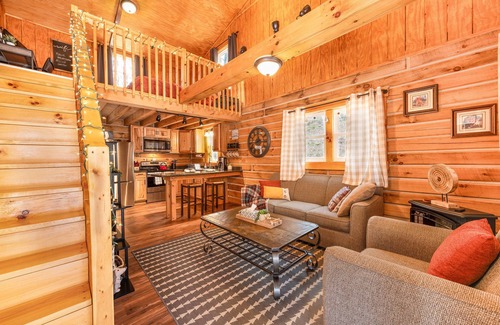 Birdseye Cabin | Make memories at the lake or on the porch at The Toasted Marshmallow Cabin!