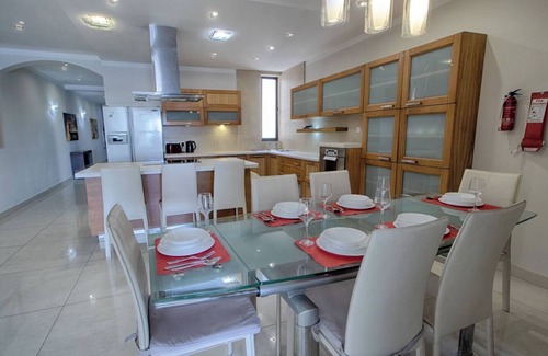 Gzira Apartment | Make your holiday worthwhile at this fabulous accommodation just a minute away from Sliema ferries