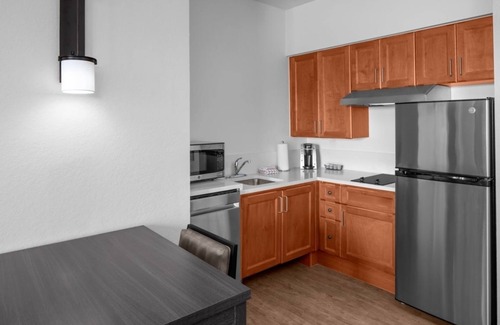 Oldsmar Hotel | Making The Best Memories Along The Way! Outdoor Heated Pool, Pets Are Welcome!