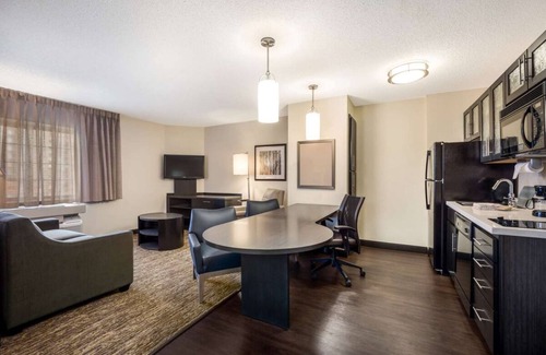 West Des Moines Hotel | Making The Best Memories Along The Way! Family Suites with Full Kitchens