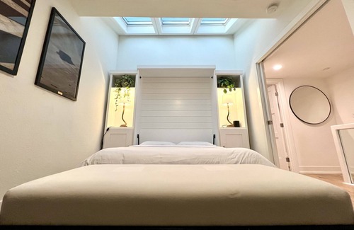 Eastern Malibu House | Malibu Luxury Beachfront Gallery + Private Beach Access