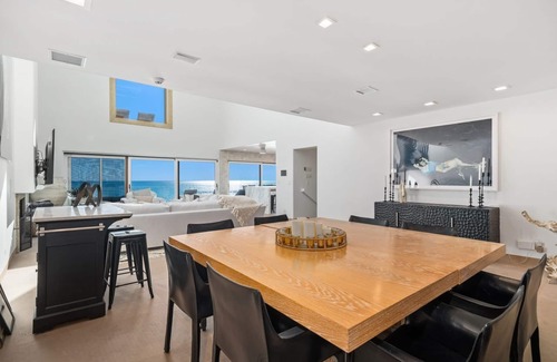Central Malibu House | Malibu Rd Beach Bunker - Lg Beach House on Dry Beach w/Hi Ceiling & 3 Balconies