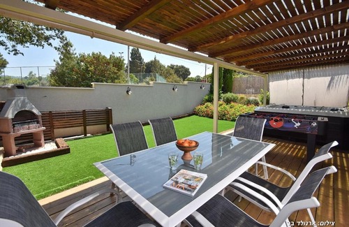 Lapidot House | Malki House- Greek Cabin with Private Spa Hot Tub