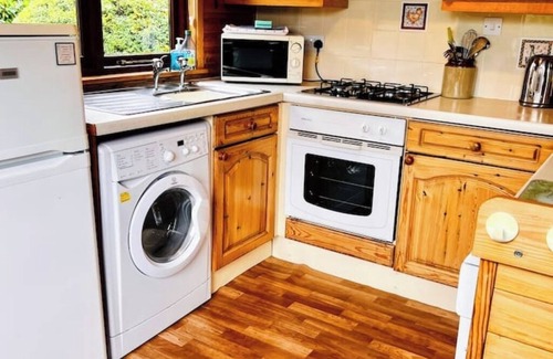 Allerthorpe Cabin | 'Mallard' - Secluded Rustic Lodge - Fishermans dream!nn