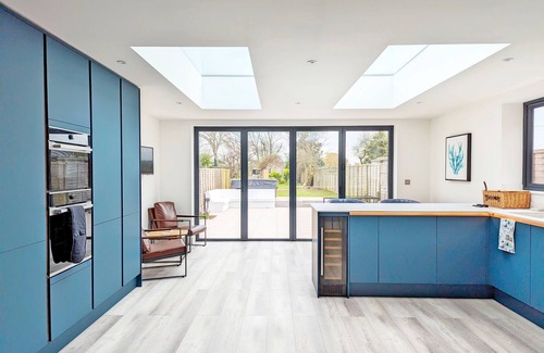 West Wittering House | Malthouse Cottage - a family house that sleeps 6 guests in 3 bedrooms