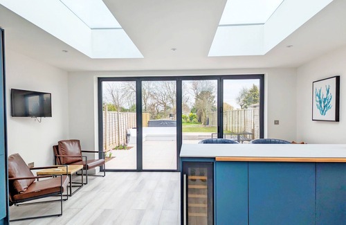 West Wittering House | Malthouse Cottage - a family house that sleeps 6 guests in 3 bedrooms