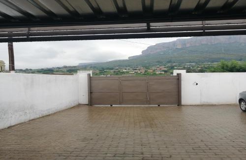 Phuthaditjhaba House | Maluti Backpackers