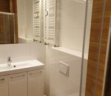 Sroda Wielkopolska Apartment | Maly apartament w zieleni blisko jeziora