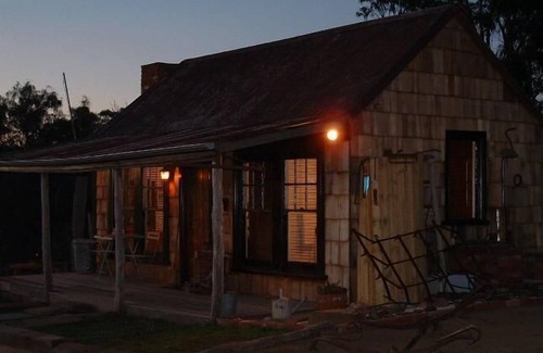 Metcalfe House | Mancuso Country Cottage Retreat