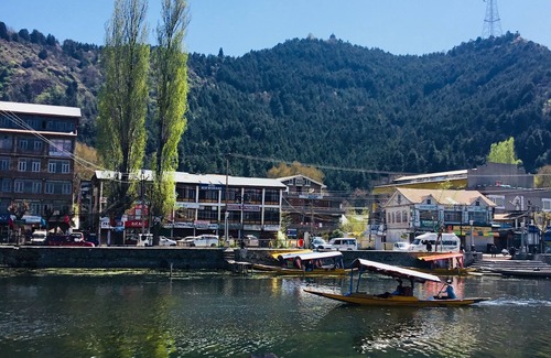 Dal Lake Boat Rental | Manila Groups of Houseboats
