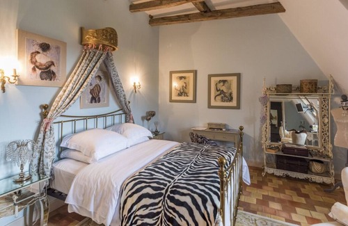 Verteuil-sur-Charente Villa | Manoir Romanesque - Six Bedroom Villa, Sleeps 12