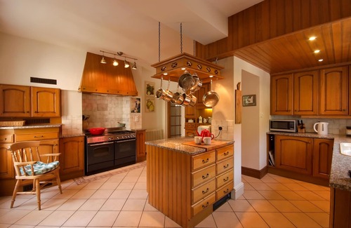 Ludwel House | Manor house set in five acres of gardens with private golf course, near Ludlow.