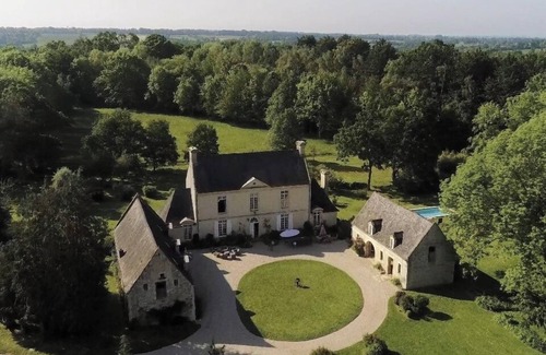 Longrayez Cottage | Manor in Normandy near Bayeux, D-Day beaches, and Mont Saint Michel. Heated pool