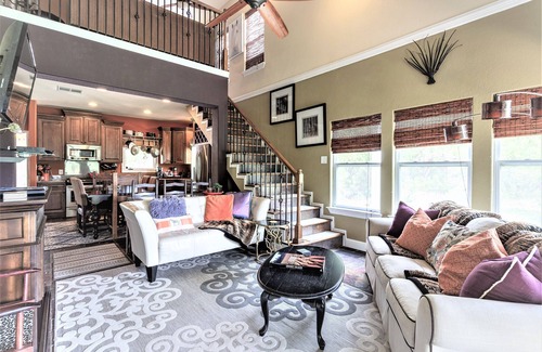 Austin House | Manor - Spacious home, secluded yet close to everything