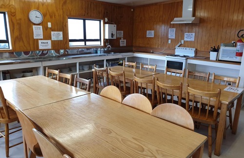 National Park Village Hostel | Manowhenua Lodge - Hostel