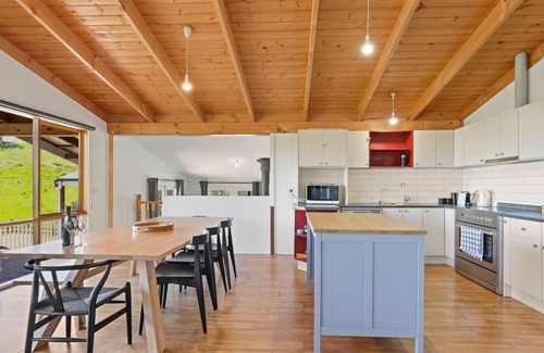 Mansfield House | Mansfield Hideaway - Sleeps 10