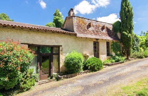 Bourgnac Villa | Mansion in Bourgnac with Pool and Wine Tours