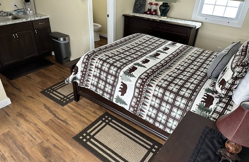 Schroon Lake Hotel | Maple Leaf Motel