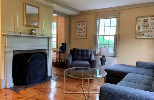 Northampton Apartment | Maple Suite- Private Ground Floor Apartment in front of Smith College