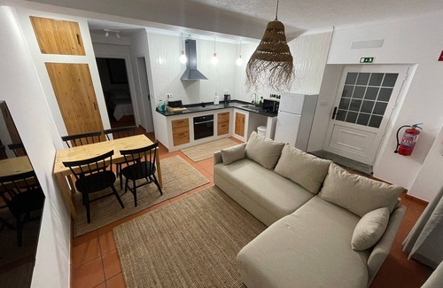 Urzelina Apartment | Mar D'Abstração - Carpe Noctem Apartment