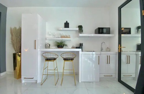 Marias Apartment | Mar Suite W/Private-heated Pool &King bed-2Adults