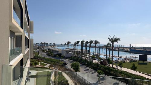 Sidi Abd El-Rahman Apartment | Marassi, Luxury Suite in Address Beach resort! service apartment