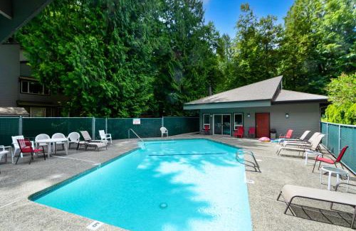 Redmond House | #Marbella Lane - Cozy Forest Cabin Min from DWNTN