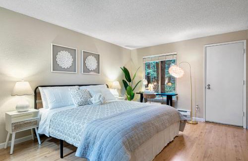 Redmond House | #Marbella Lane - Cozy Forest Cabin Min from DWNTN