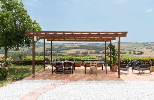 Montefano House | Marche country house with pool in a wonderful location
