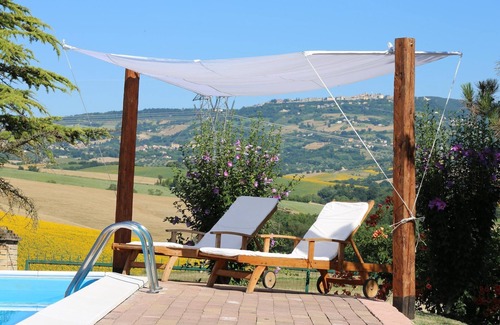 Cingoli House | Marche family home w/Pool