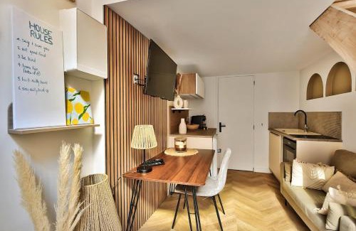 Jules Ferry - Recamier Apartment | Marcil Superb Apartment