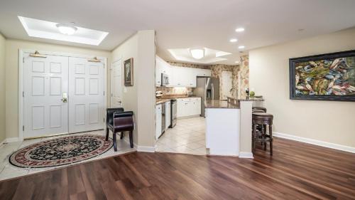 Arcadian Shores House | Margate #804 - Carlos & Terry's