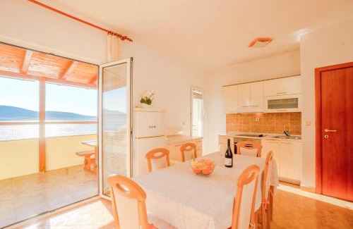 Zubovici Apartment | Marija at the beach