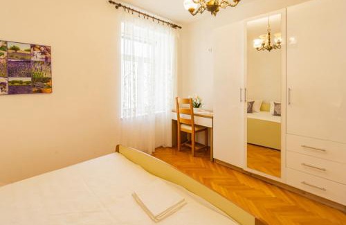Zubovici Apartment | Marija at the beach