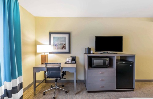 Chincoteague Hotel | Marina Bay Hotel & Suites, an Ascend Collection Hotel