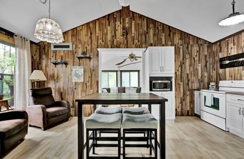 Notre-Dame-de-Pontmain Cottage | Marina cottage waterfront