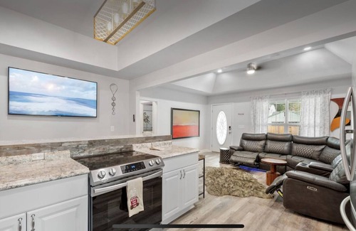 Central Newport News House | Marina Paradise, Pet Friendly, Ample Parking, Game Room