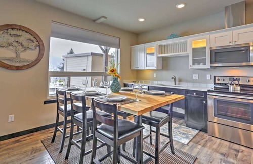 Wapato Point Condo | Marina's Edge Condo - Pool & Spas - Marina -Town!