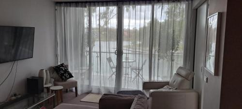 Maribyrnong Apartment | Marina View Apartment on the Maribyrnong River, Melbourne