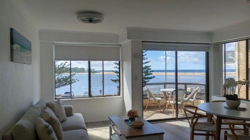 The Entrance Apartment | Marine Parade - Ocean Views - Unit 6