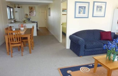 Warrenben House | Marion Bay Beach Cottage