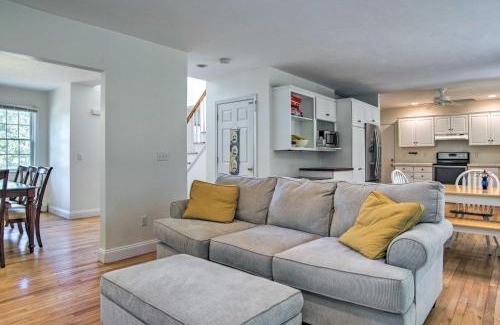 Marion House | Marion Home with Private Deck Less Than 1 Mi From Beach