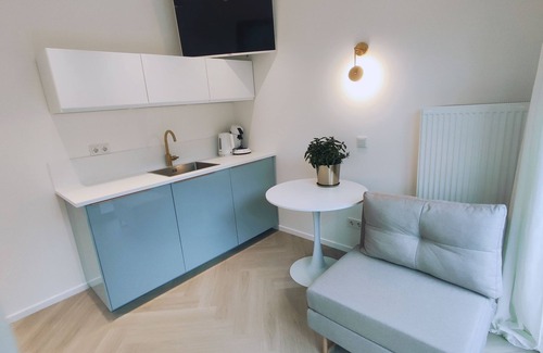 Eidelstedt Apartment | Maritime studio with spacious balcony. Free parking on the street