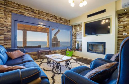 Skafidia Apartment | Maritinas Stone House & Apartment On The Beach