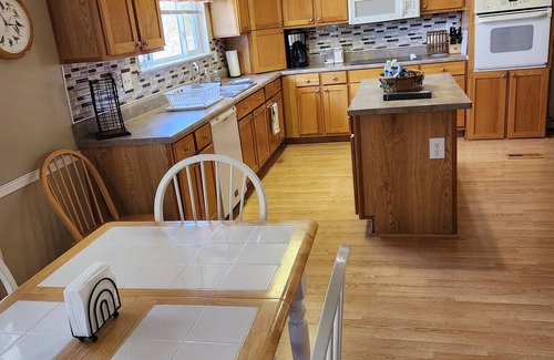 Perry House | Mark Twain Lake/Perry, MO- Pet Friendly