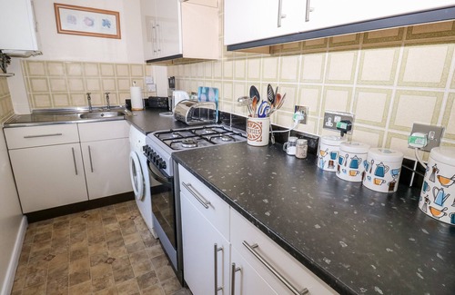 Oxenhope Cottage | MARSH COTTAGE, character holiday cottage, with a garden in Oxenhope