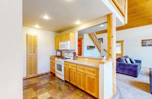 Klamath Falls House | Marsh Hawk Cabin
