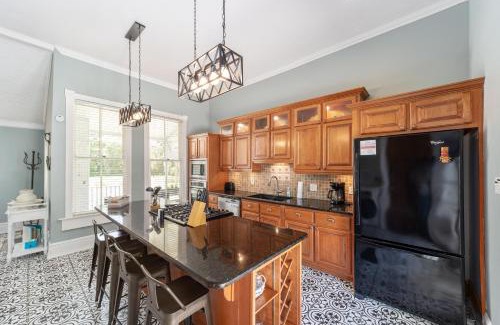 Historic District Apartment | Martin A -Private historic district apt with pool-suite A