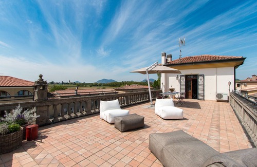 Due Carrare Apartment | Marvellous apartment in a house on the canal near Padua and Venice